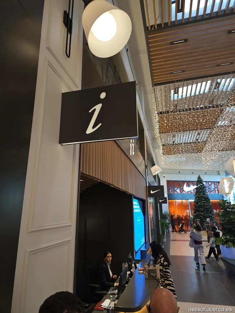 Global Blue Refund Office, next to Nike